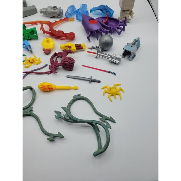 Vintage 90s Action Figure Accessories Lot of 45 pieces Marvel Star Wars - Picture 4 of 5